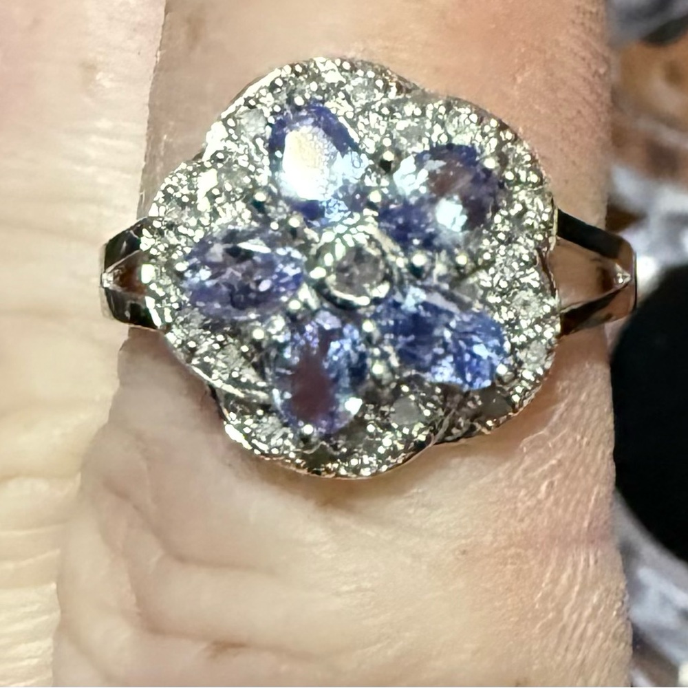 Elegant Silver and Purple Tanzanite Floral Ring